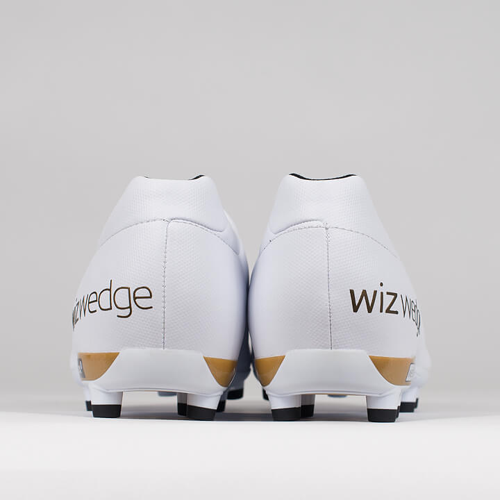 Dos des chaussures de football rugby française Wizwedge Wave blanche à crampons moulés pour douleur tendon d'achille